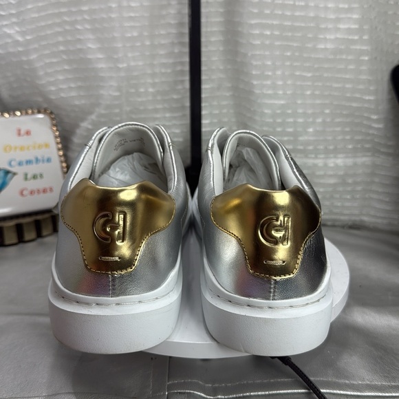 (H) Cole Haan GrandPro Rally Velcro
Sneaker size: Women's 9B - Picture 3 of 16